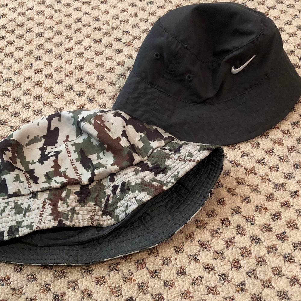 2 sun hats.